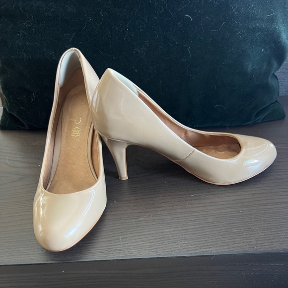 Aldo Patent Leather Pumps - Picture 2 of 7